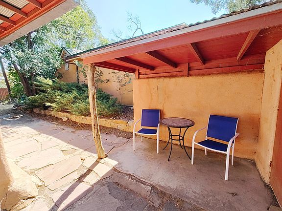4th image of 926 Montezuma Ave #2