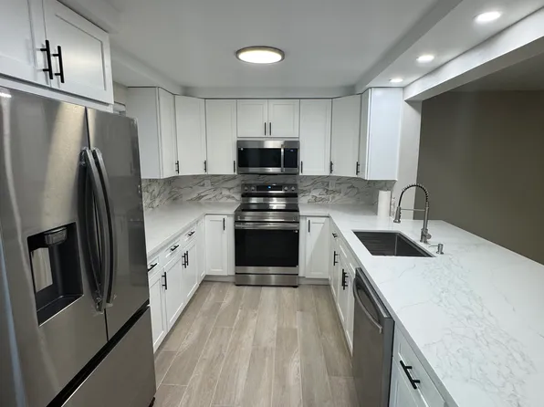 301 SE 3rd St APT 610, Dania Beach, FL 33004