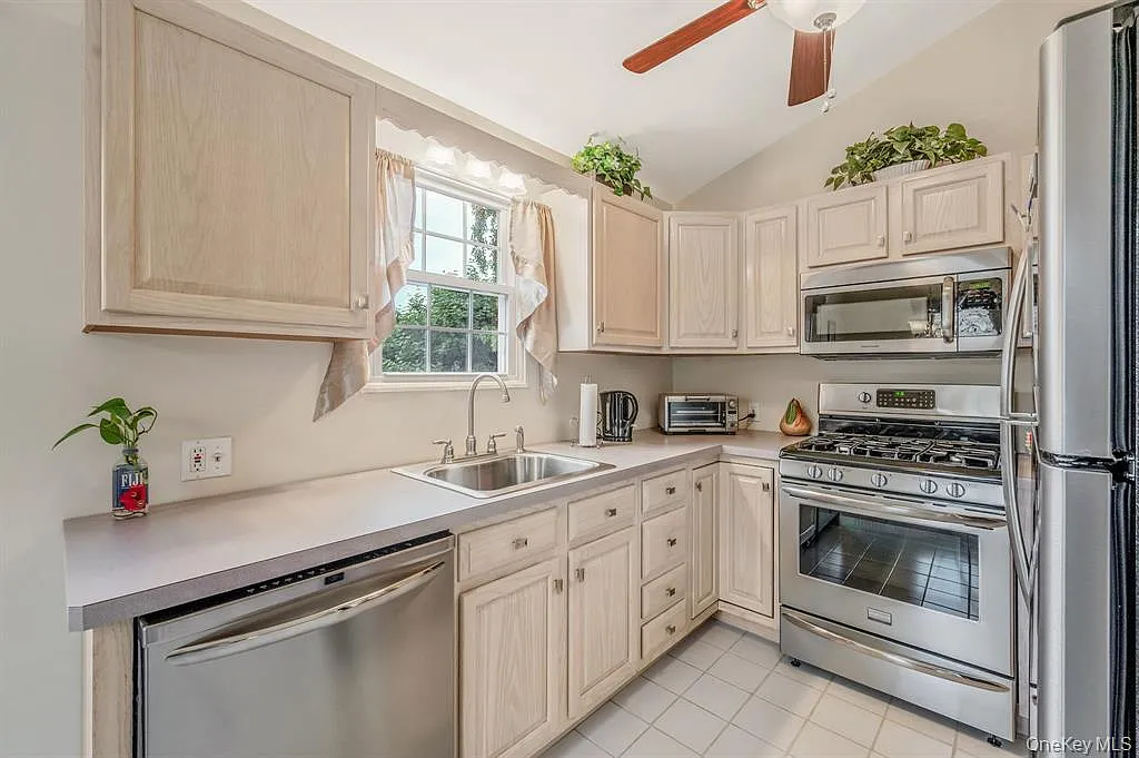 1 bed, 900 sqft, $2,700 — Photo 4