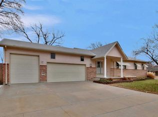 2260 S Old Manor Rd, Wichita, KS 67218