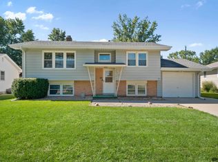 213 Michael Dr, Gretna, NE 68028
