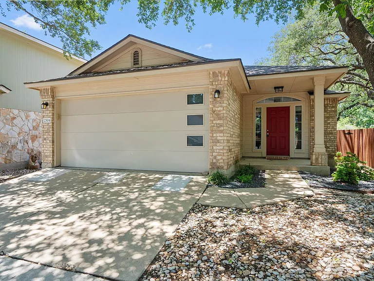 2304 Jesse Owens Dr — Photo 4