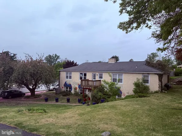 121 Windswept Dr, Feasterville Trevose, PA 19053