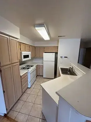 5415 W Harmon Ave #2010 — Photo 3