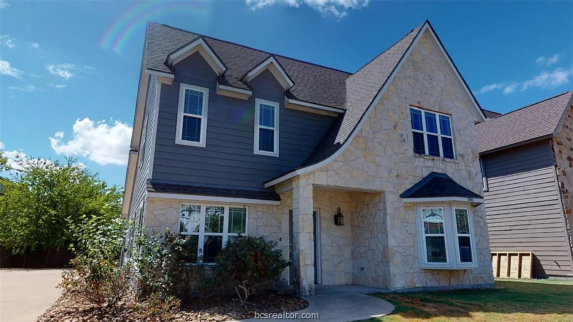 5 bed, 5.0 bath, 2216 sqft, $4,200 — Photo 1
