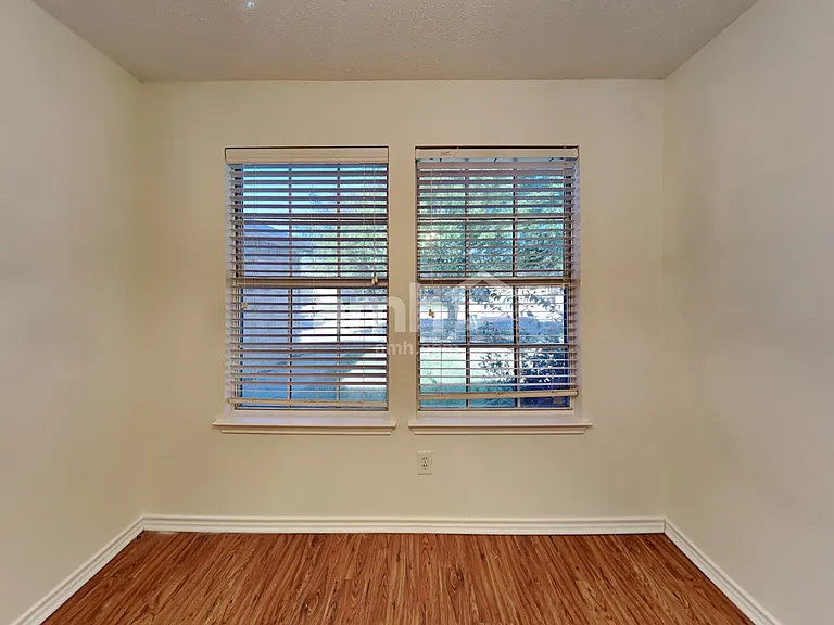 1020 Chelsea Ln — Photo 6