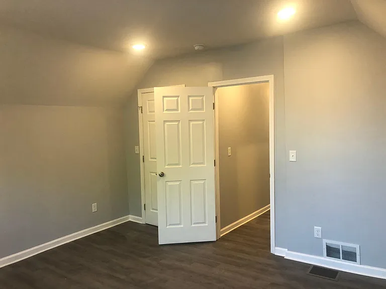 303 Oak St #2 — Photo 8