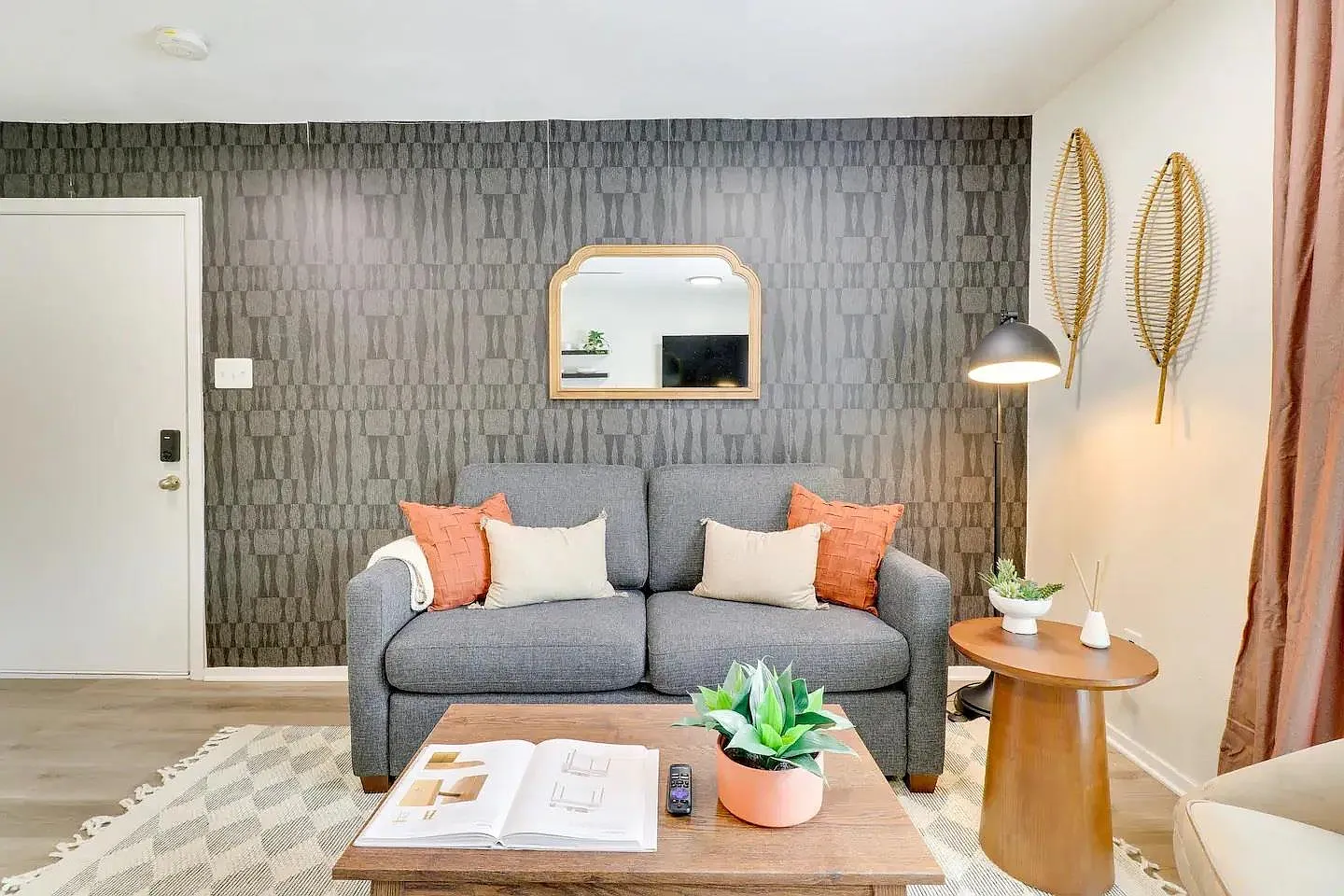 1 bed, 1.0 bath, 550 sqft, $1,300 — Photo 2