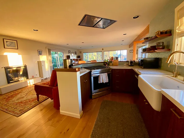 1518 Meek Ave — Photo 4