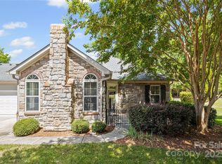 811 Ledgestone Ct, Tega Cay, SC 29708