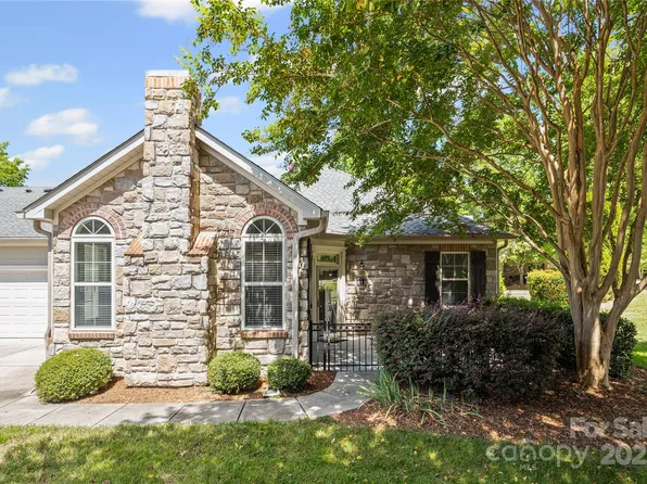 811 Ledgestone Ct, Tega Cay, SC 29708