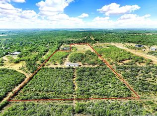 434 County Road 661, Devine, TX 78016
