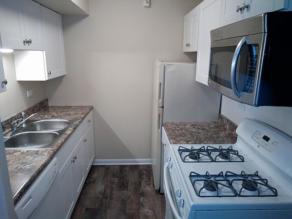 2nd image of 1892 Somerset Dr