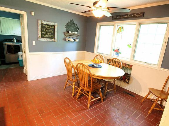 4th image of 4327 Manor Cir