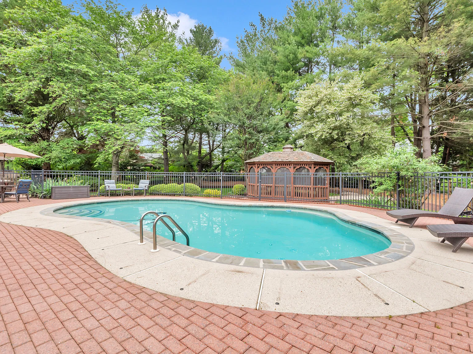 4 bed, 3.5 bath, 3581 sqft, $6,500 — Photo 2