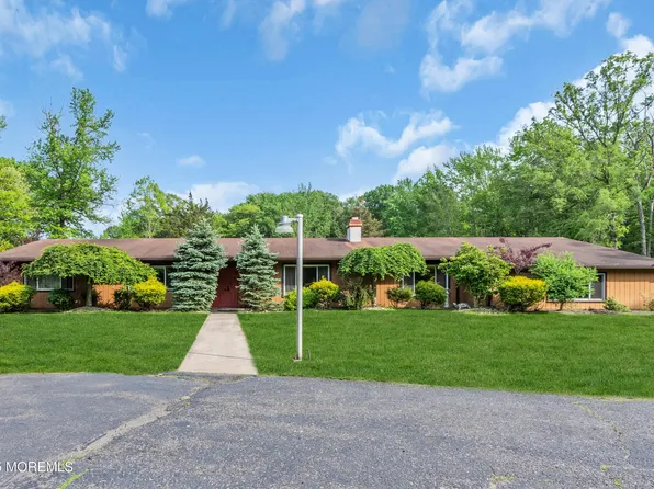 91 Mccaffery Road, Manalapan, NJ 07726