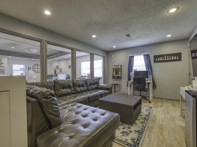Pheasant Run Apartments — Photo 19