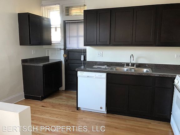 2nd image of 4421 N Rockwell St APT 2W