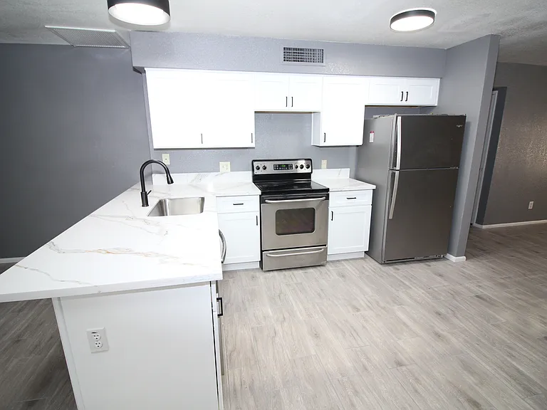 505 N Laveen Dr — Photo 7