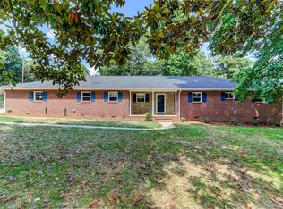 922 Elm St, Eden, NC 27288