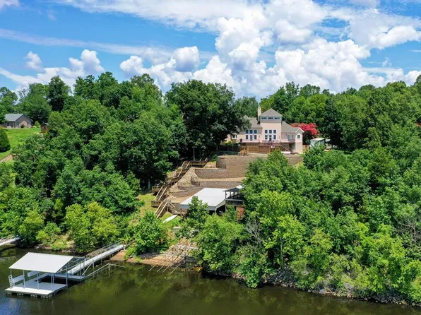 390 Branch Loop Rd, Big Sandy, TN 38221