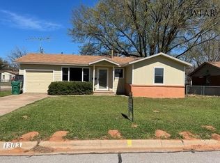 1303 Clover St, Burkburnett, TX 76354