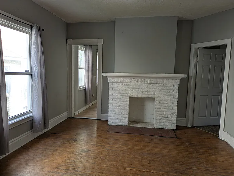 105 Woodward St #L — Photo 1