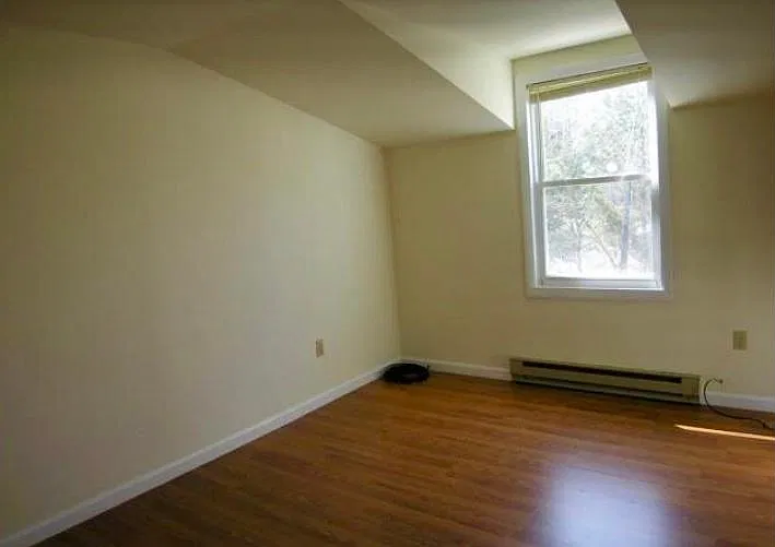 10 Linden Place — Photo 2