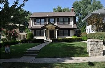 1st image of 828 W 71st Ter