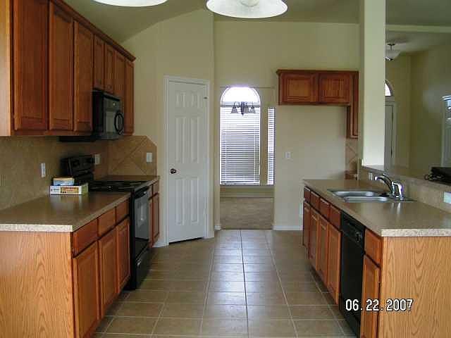 2nd image of 604 S Pointe