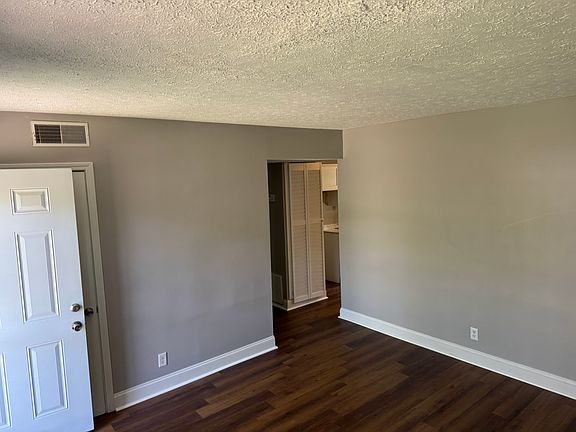 2nd image of 4622 Silverleaf Dr