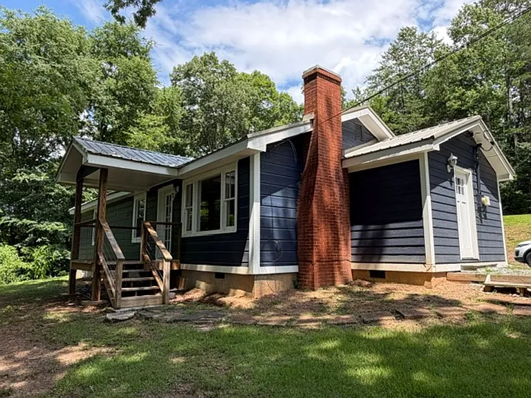 201 Old Harrison Cir SW — Photo 1