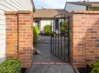 10285 SW Greenleaf Ter, Tigard, OR 97224