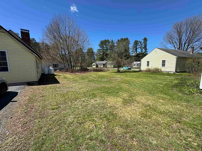 489 Elm St — Photo 10