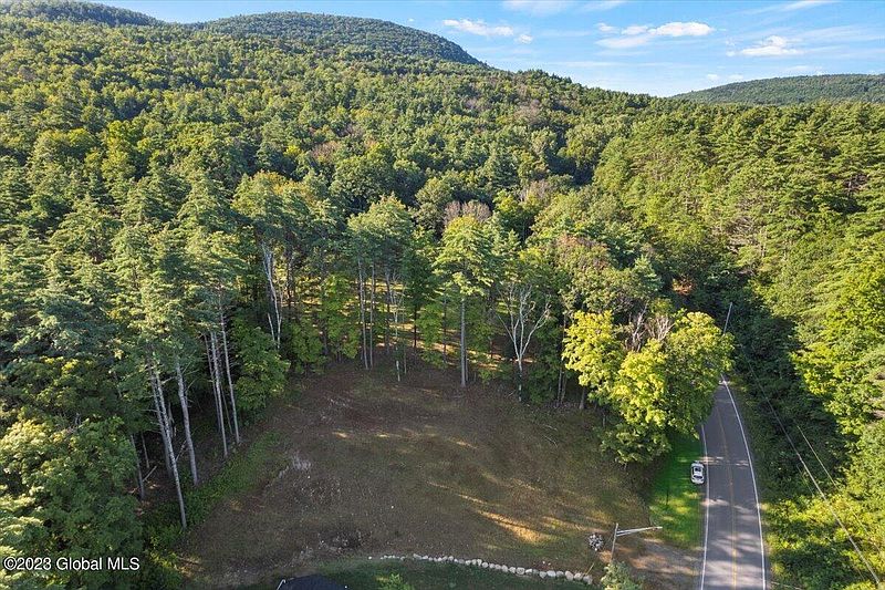 4th image of 128 Bloody Pond Road