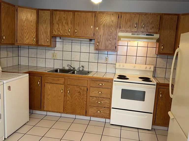 221 Howard St #1 — Photo 8