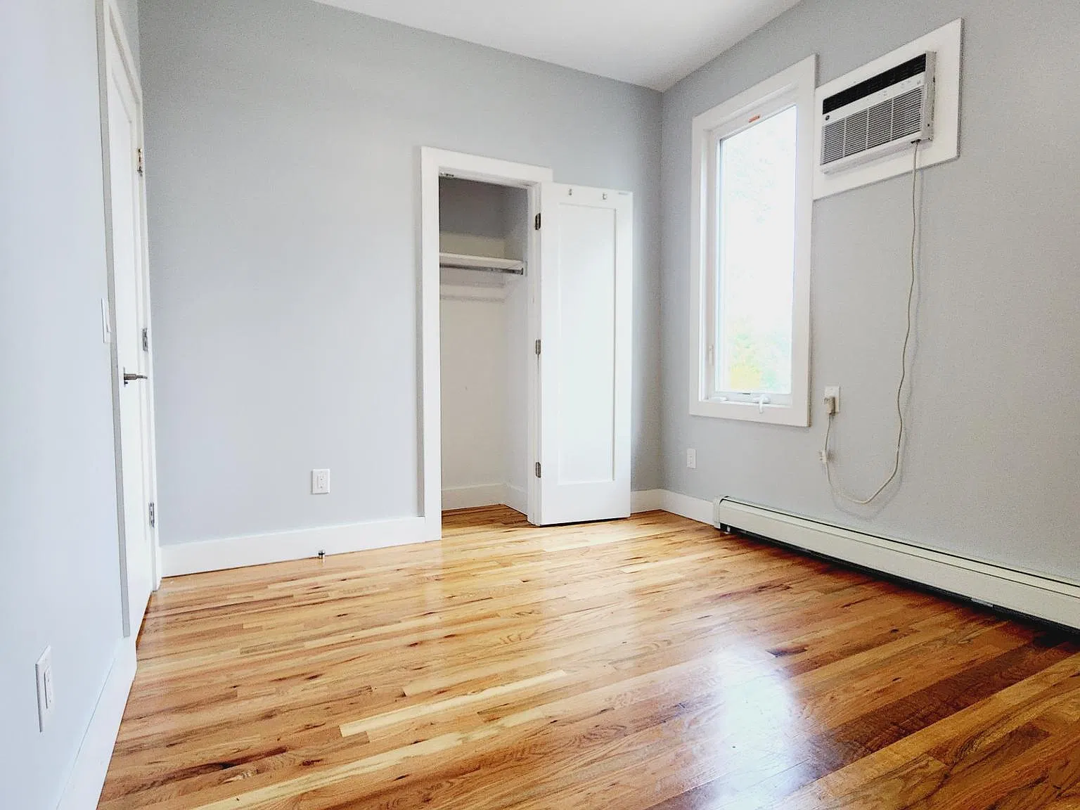 3 bed, 1000 sqft, $2,150 — Photo 4