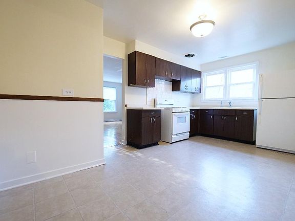 3rd image of 8218 Knox Ave #2A