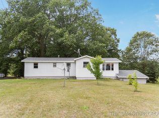 253 N Bossett Rd, Ravenna, MI 49451