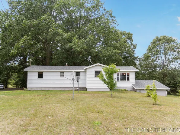 253 N Bossett Rd, Ravenna, MI 49451