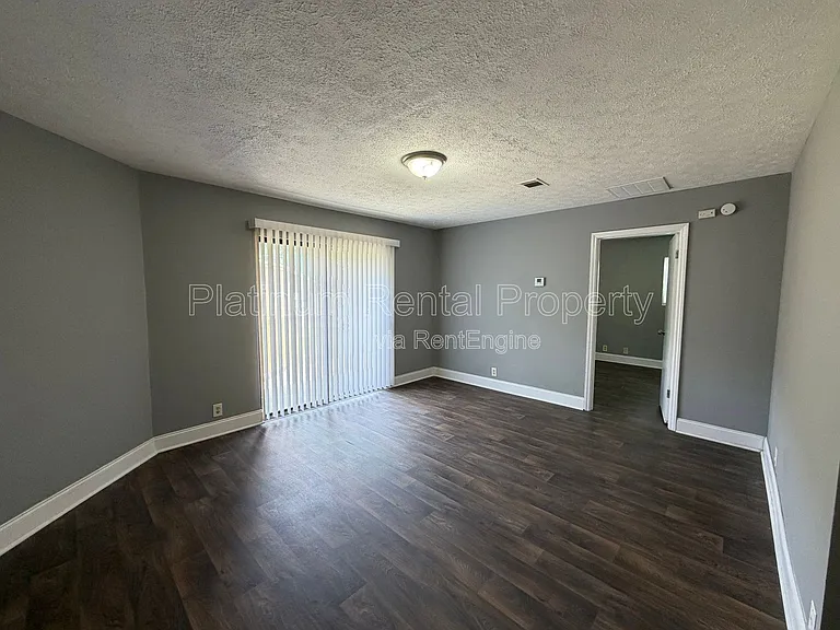 1492 Waverly Way #B-4 — Photo 5