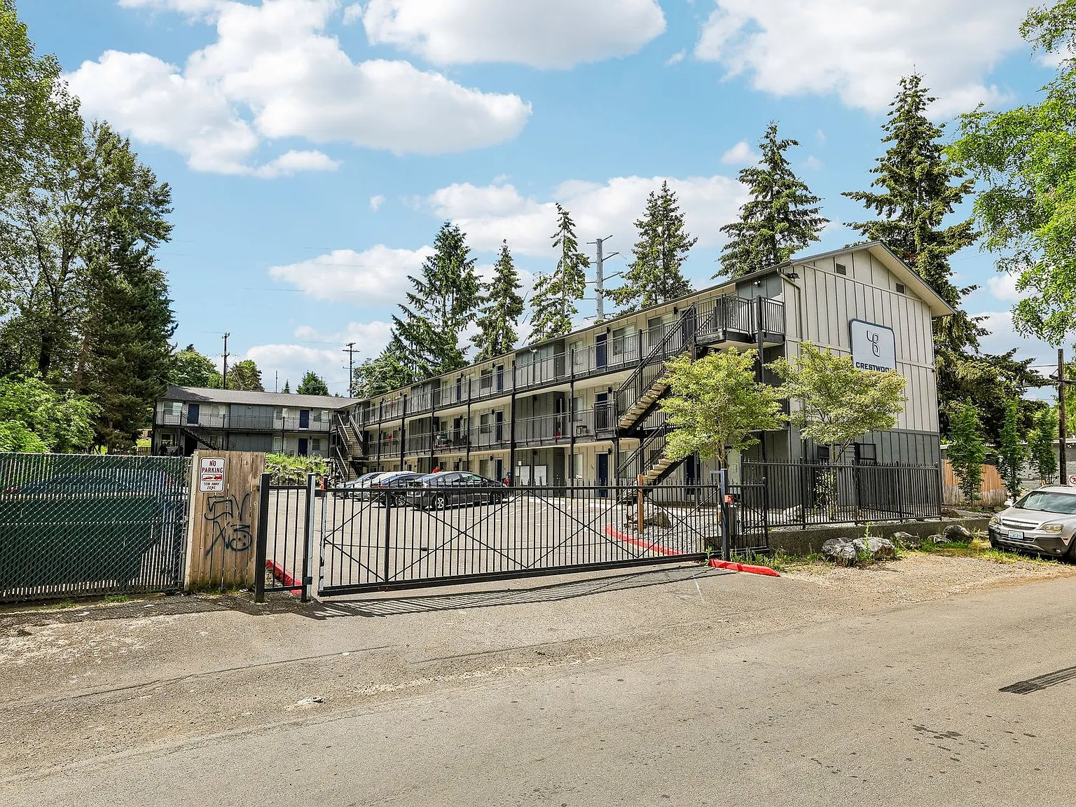 Crestwood Place — Photo 2