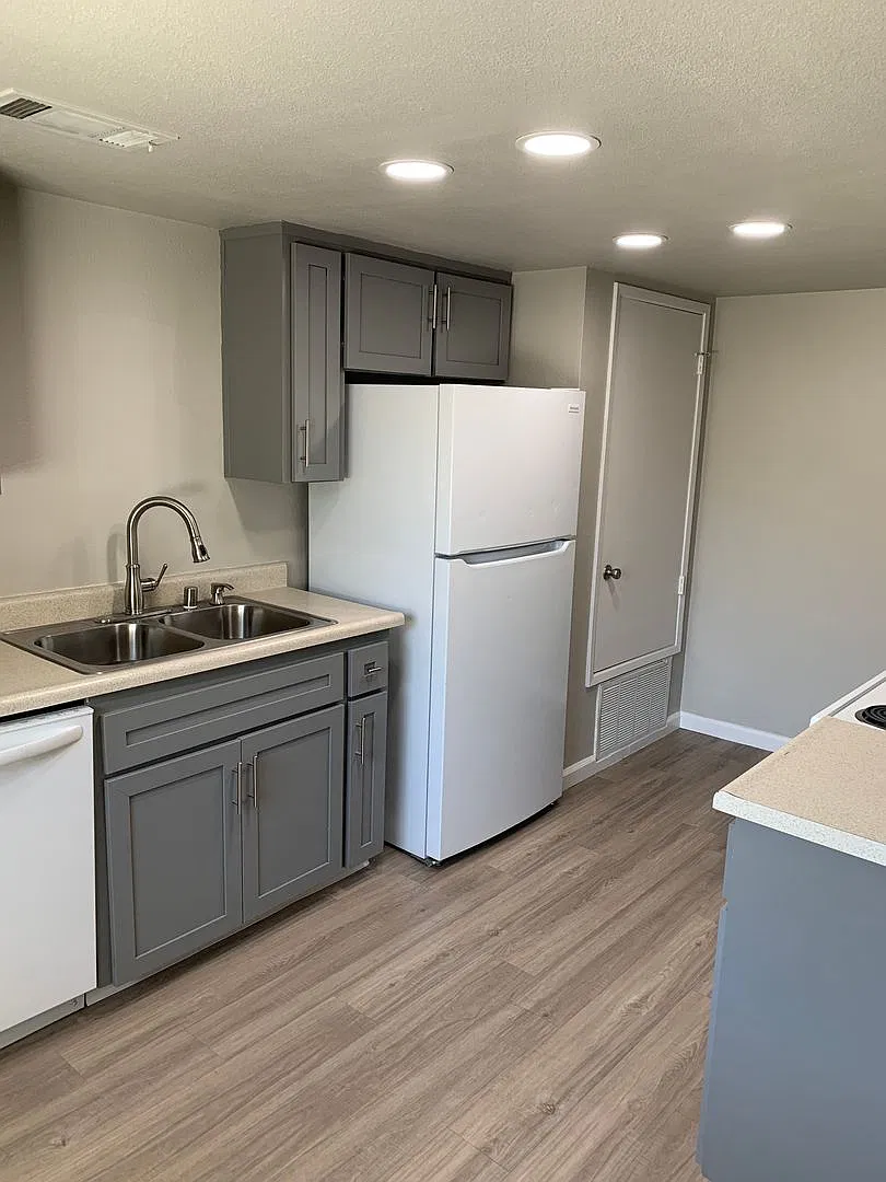 Dry Creek Apartments — Photo 1