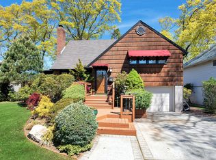 6 Hawthorne Ave, Merrick, NY 11566