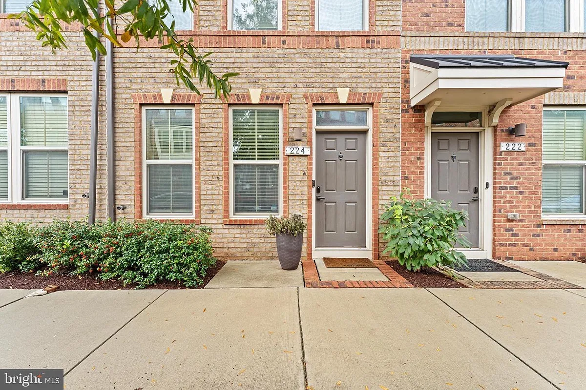 Property Photo - 224 S Newkirk St