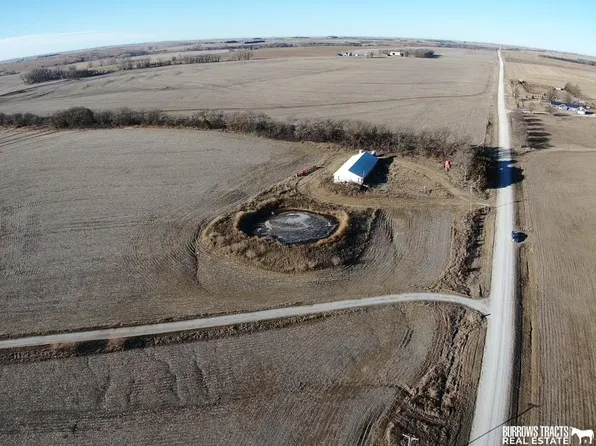 2704 P Rd, Syracuse, NE 68446