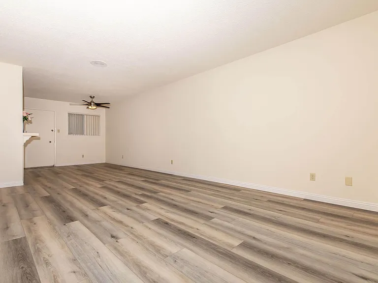 Ocean West Apartments — Photo 26