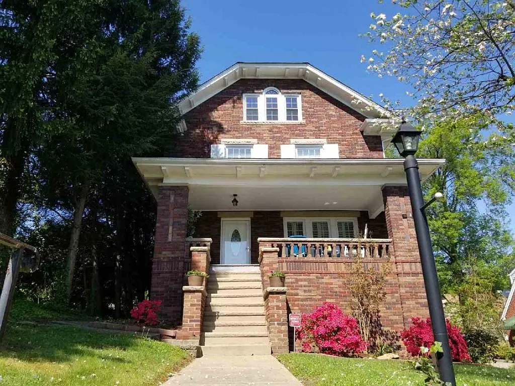 19 Fairfax Dr photo 1
