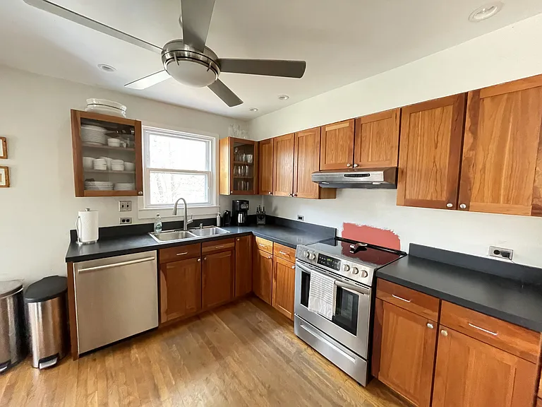 Kitchen (range backsplash was missing at the time of photo)
