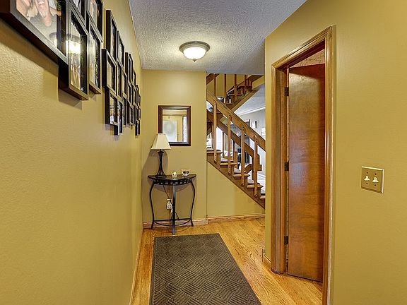 3rd image of 4572 Carriage Hill Ln